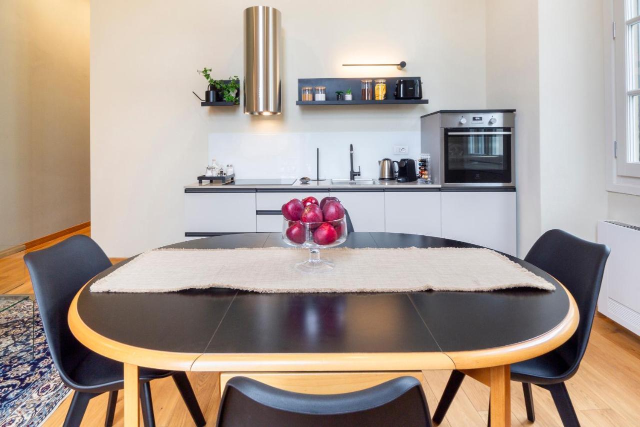 Classy Nest In A Historical Palace Appartement